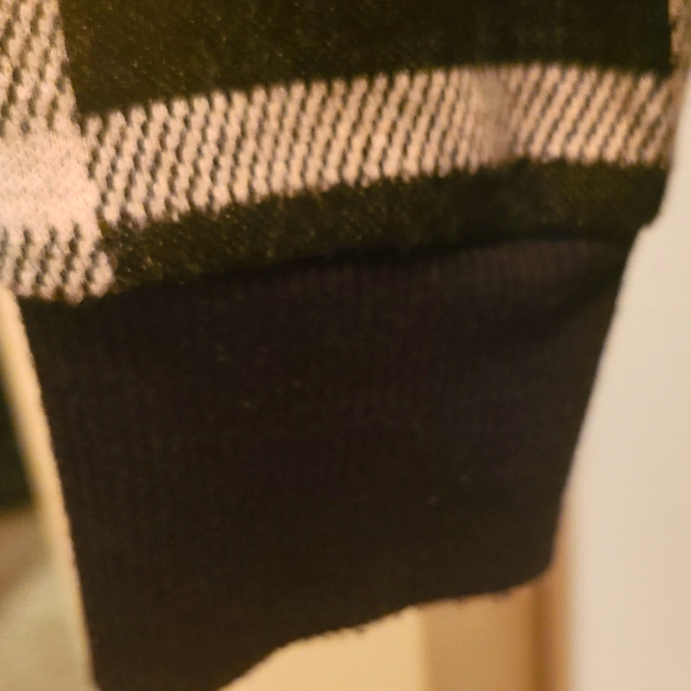 WINTER CLEARANCE - Claiborne Weekend Sweatshirt - Picture 3 of 6